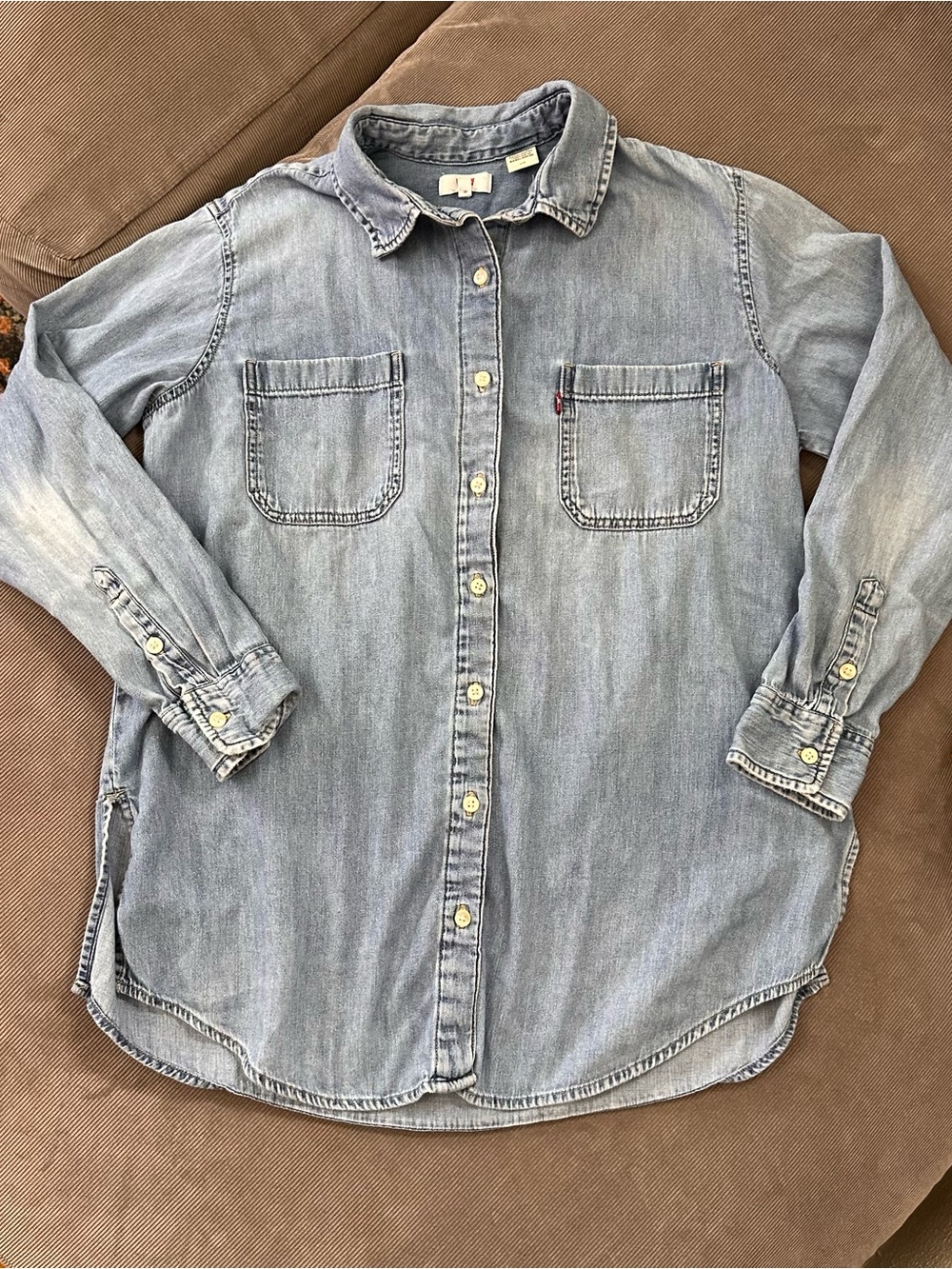 Levis Mens Light Wash Chambray Denim Button Down Shirt Large Long Sleeve Pocket